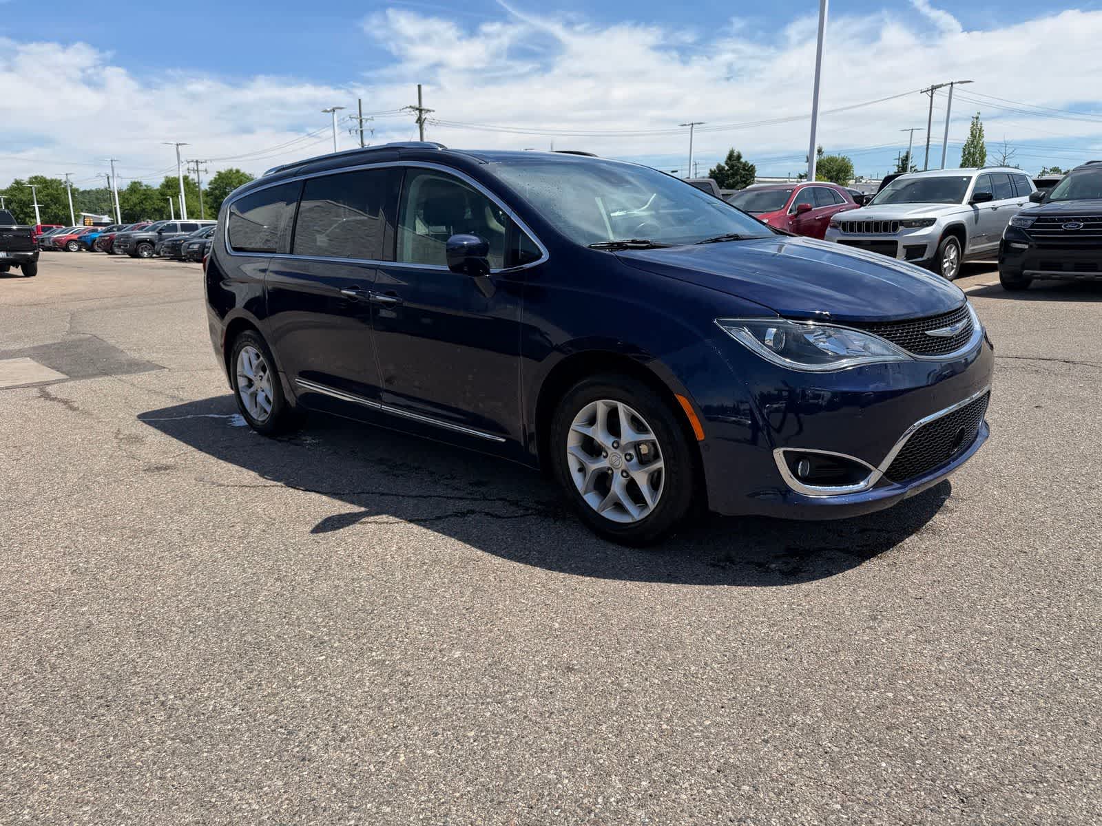 Thumbnail: 2019 Chrysler Pacifica - 8