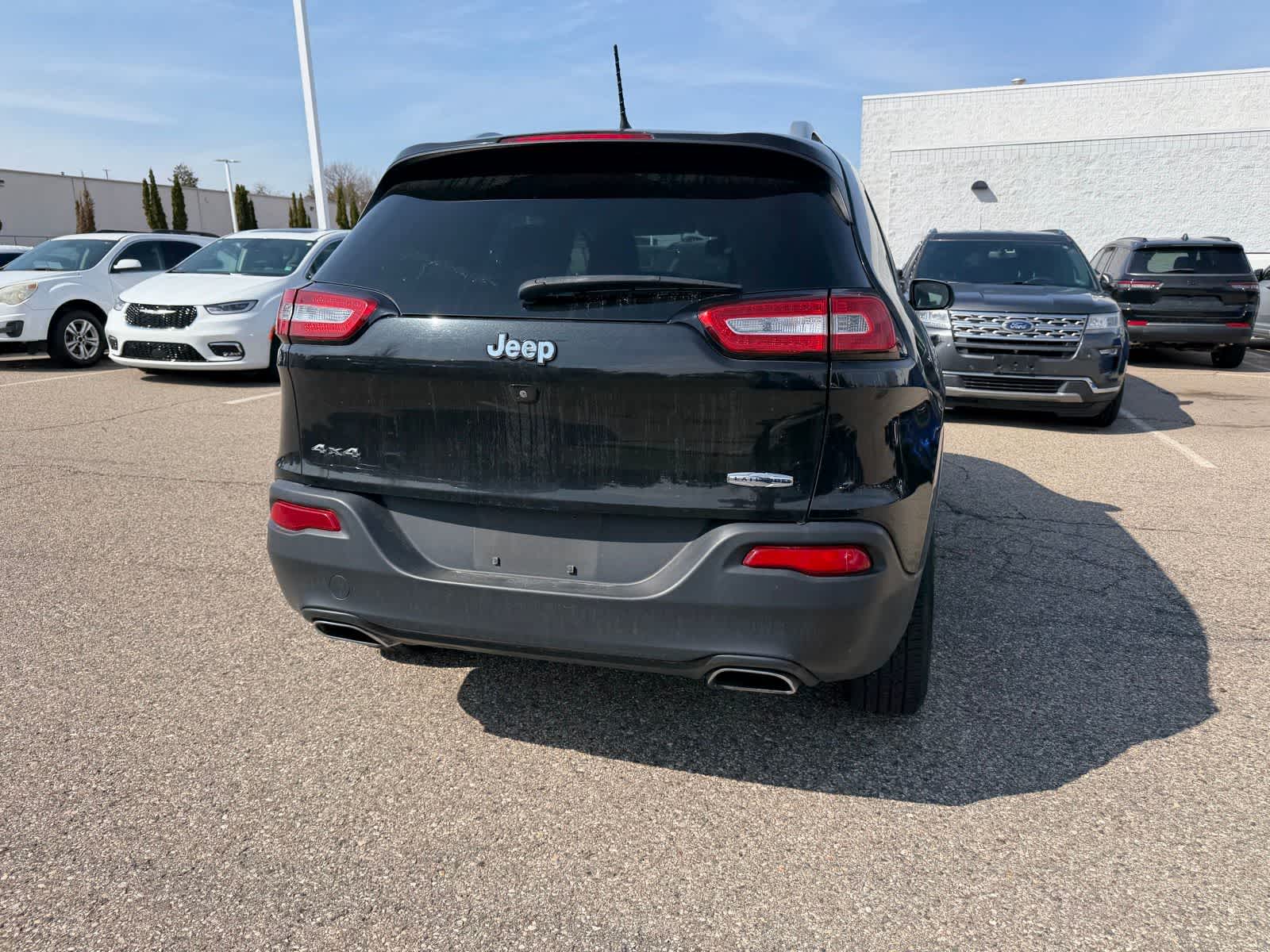 Thumbnail: 2015 Jeep Cherokee - 23