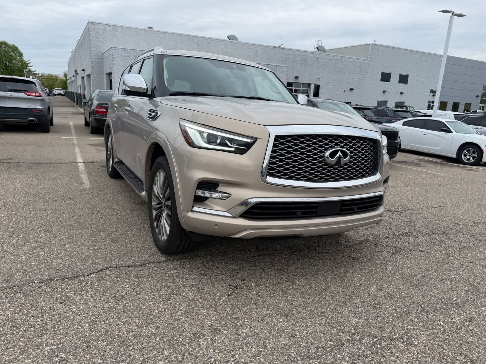 Thumbnail: 2019 INFINITI QX80 - 8