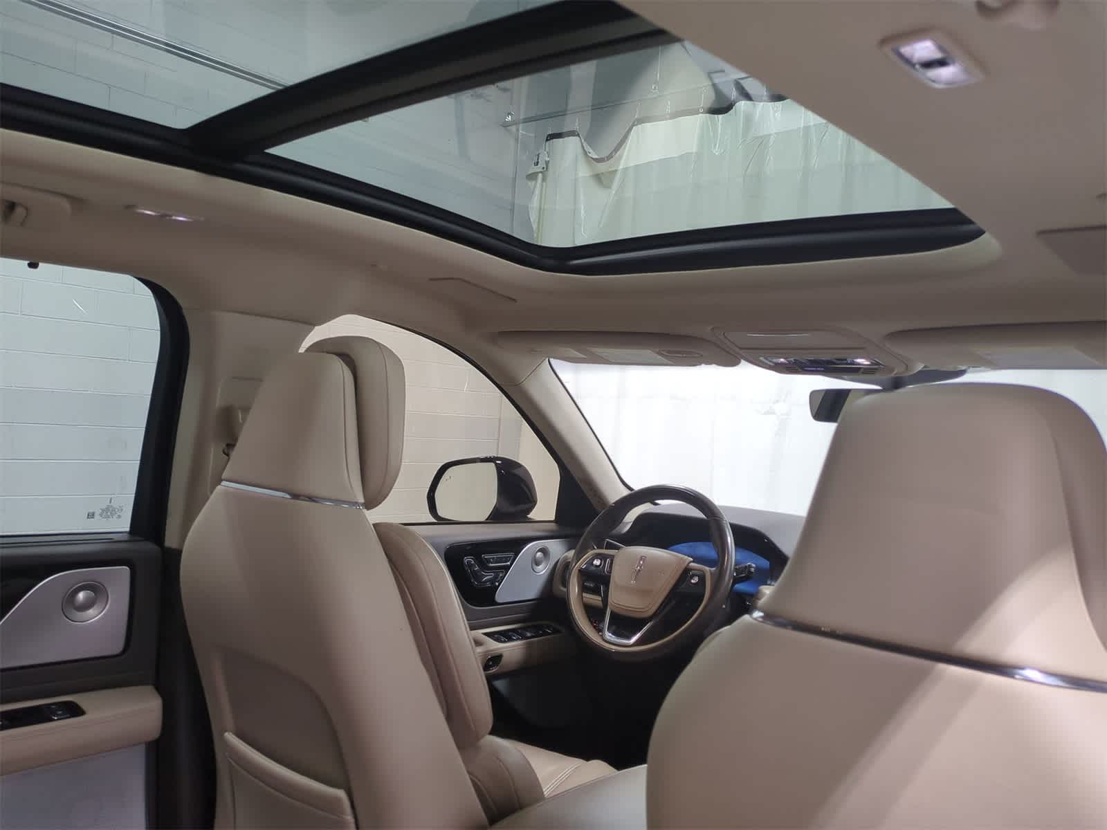 Thumbnail: 2020 Lincoln Aviator - 23