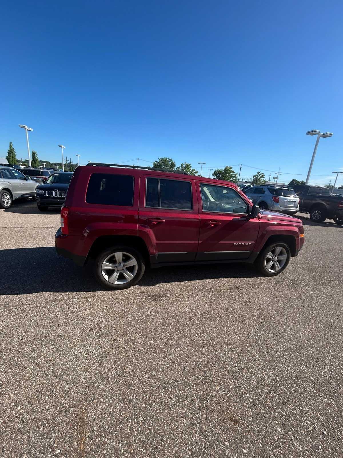 Thumbnail: 2015 Jeep Patriot - 11