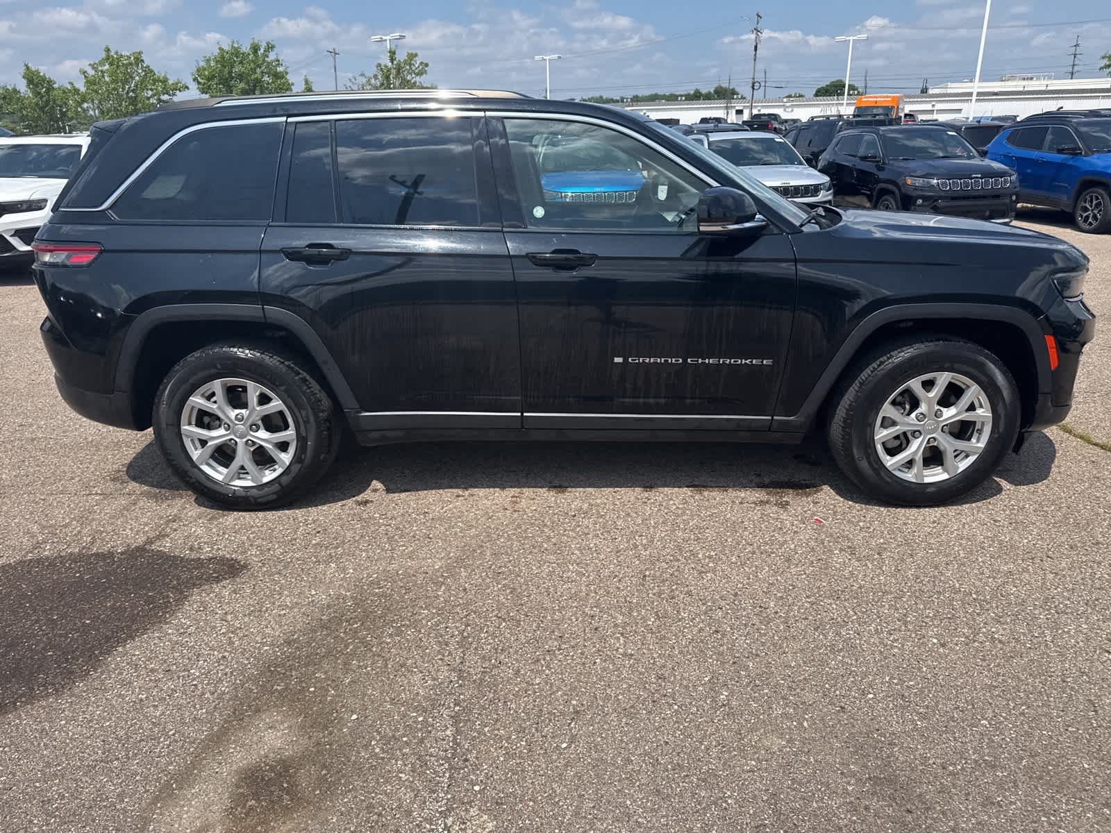 Thumbnail: 2023 Jeep Grand Cherokee - 11
