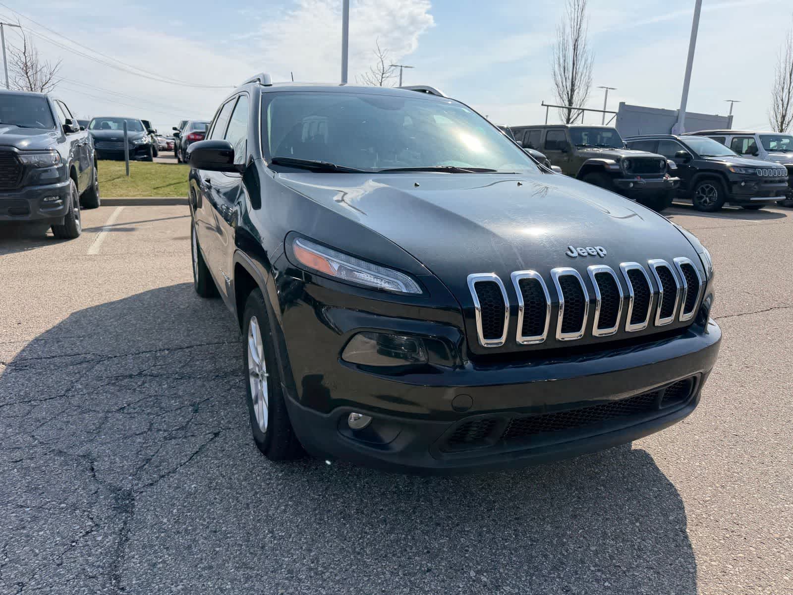 Thumbnail: 2015 Jeep Cherokee - 8