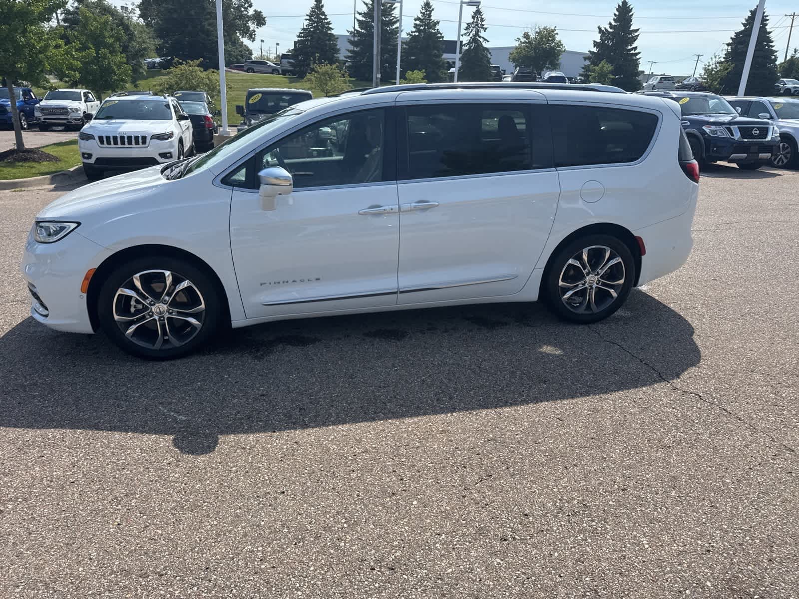 Thumbnail: 2022 Chrysler Pacifica - 24