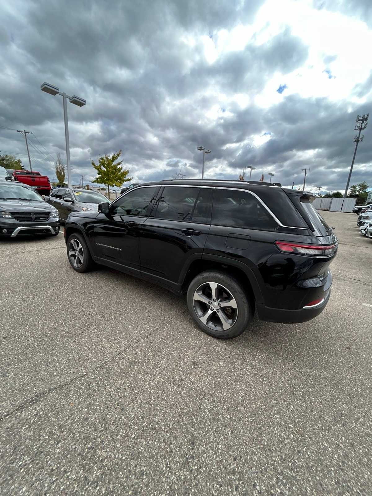 Thumbnail: 2023 Jeep Grand Cherokee - 23