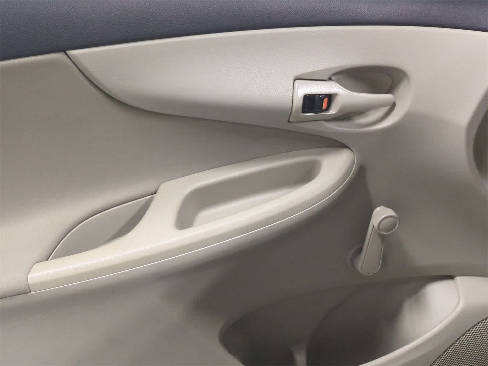 Thumbnail: 2011 Toyota Corolla - 11