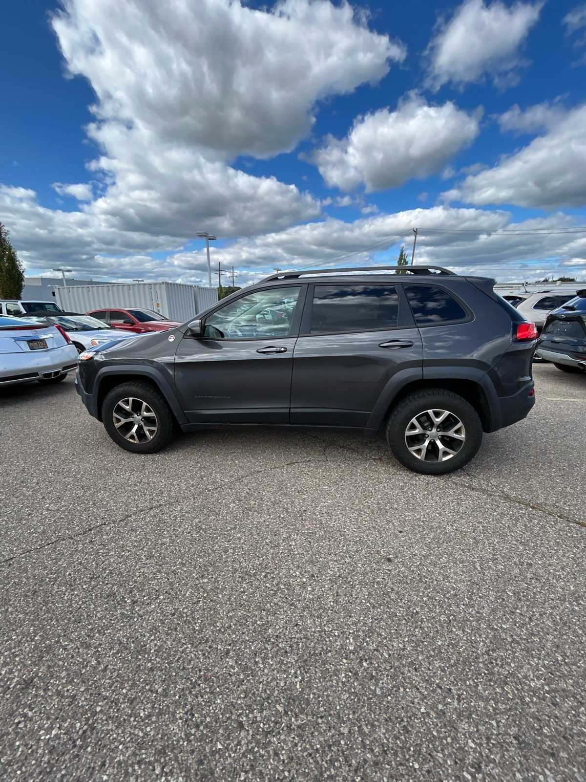 Thumbnail: 2015 Jeep Cherokee - 24