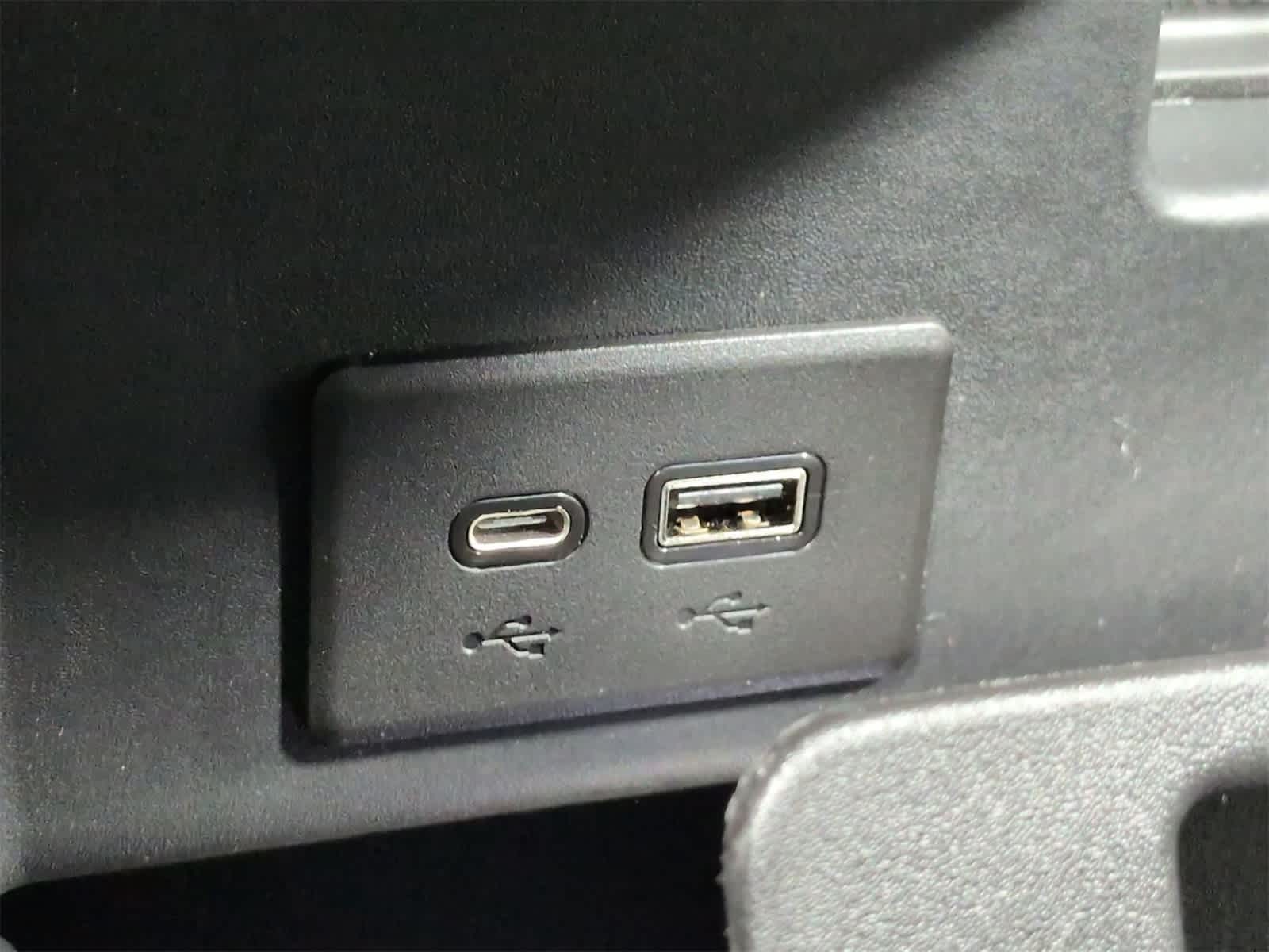 Thumbnail: 2022 Chevrolet Silverado 1500 - 32