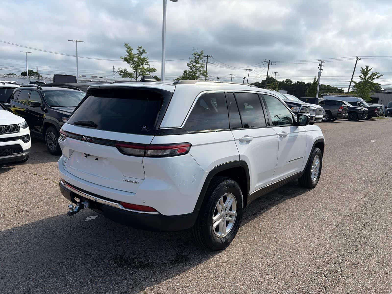 Thumbnail: 2023 Jeep Grand Cherokee - 12