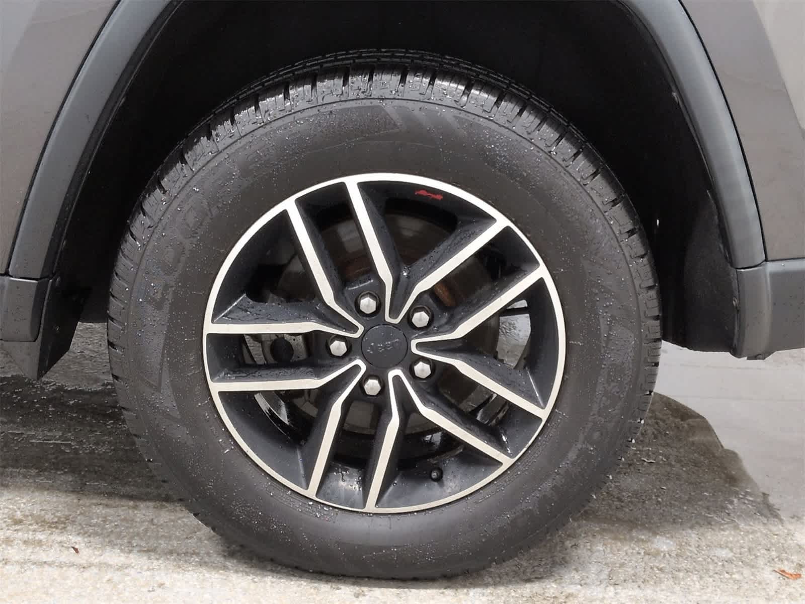 Thumbnail: 2019 Jeep Grand Cherokee - 14