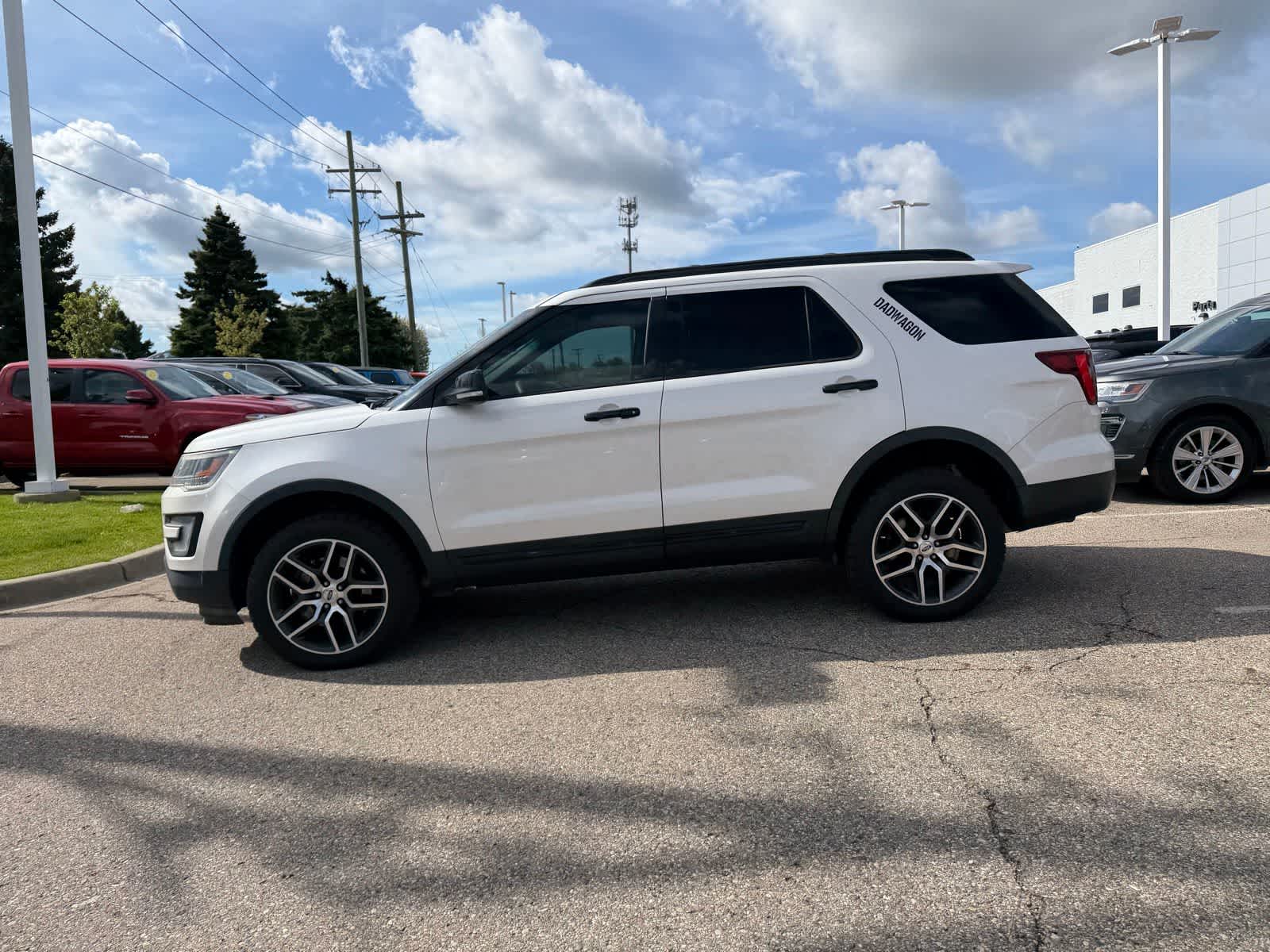 Thumbnail: 2016 Ford Explorer - 29