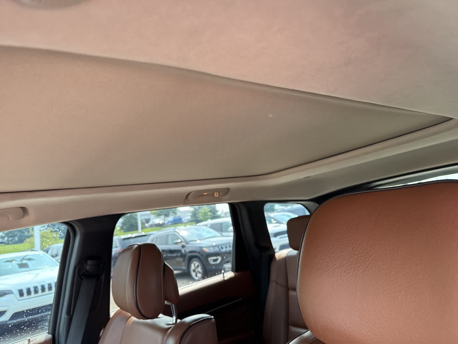 Thumbnail: 2015 Jeep Grand Cherokee - 33