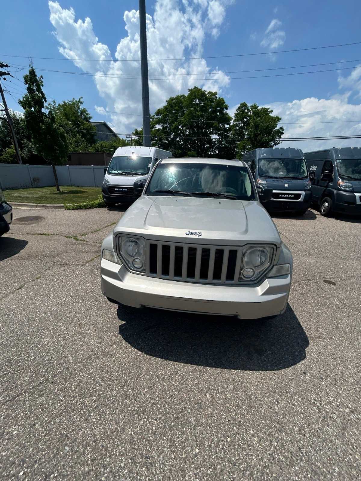 Thumbnail: 2009 Jeep Liberty - 3