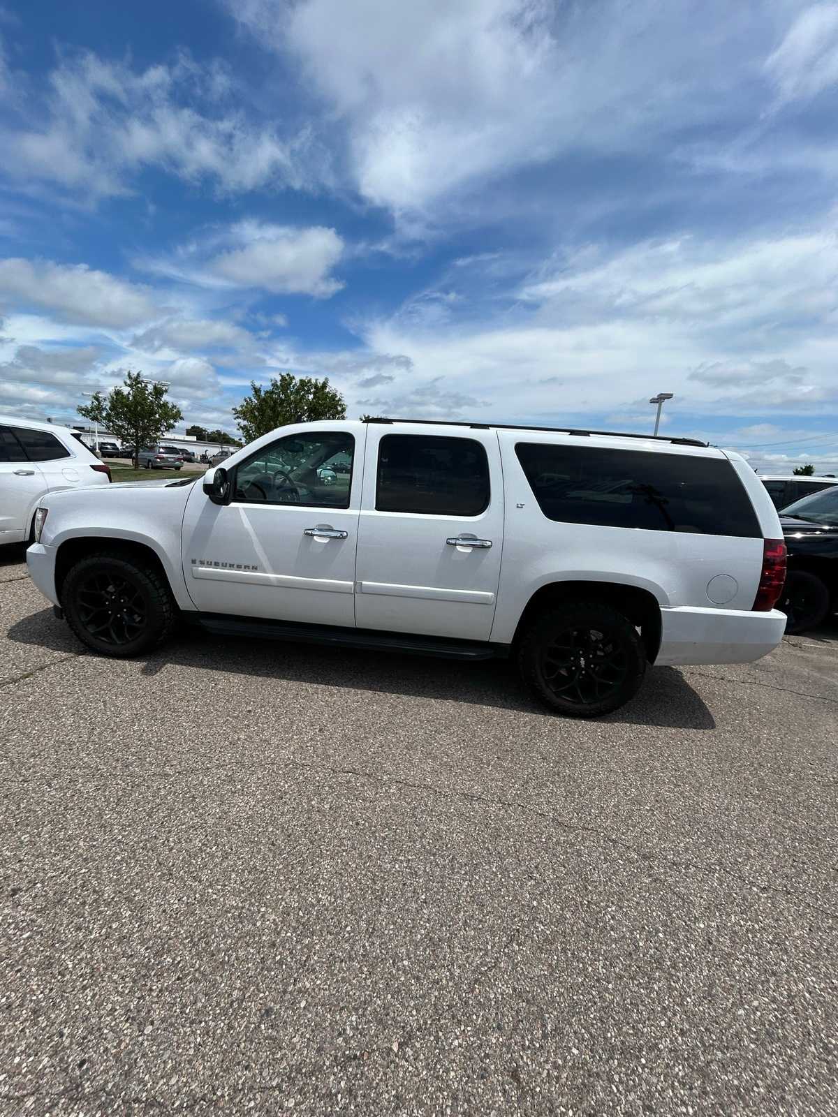 Thumbnail: 2008 Chevrolet Suburban - 32