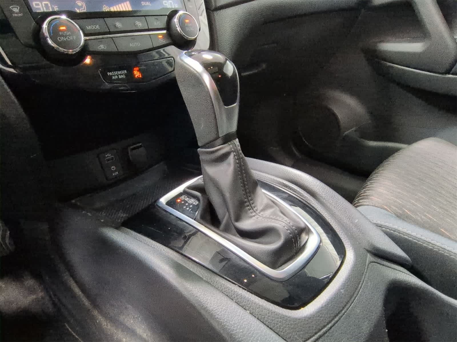 Thumbnail: 2017 Nissan Rogue - 32