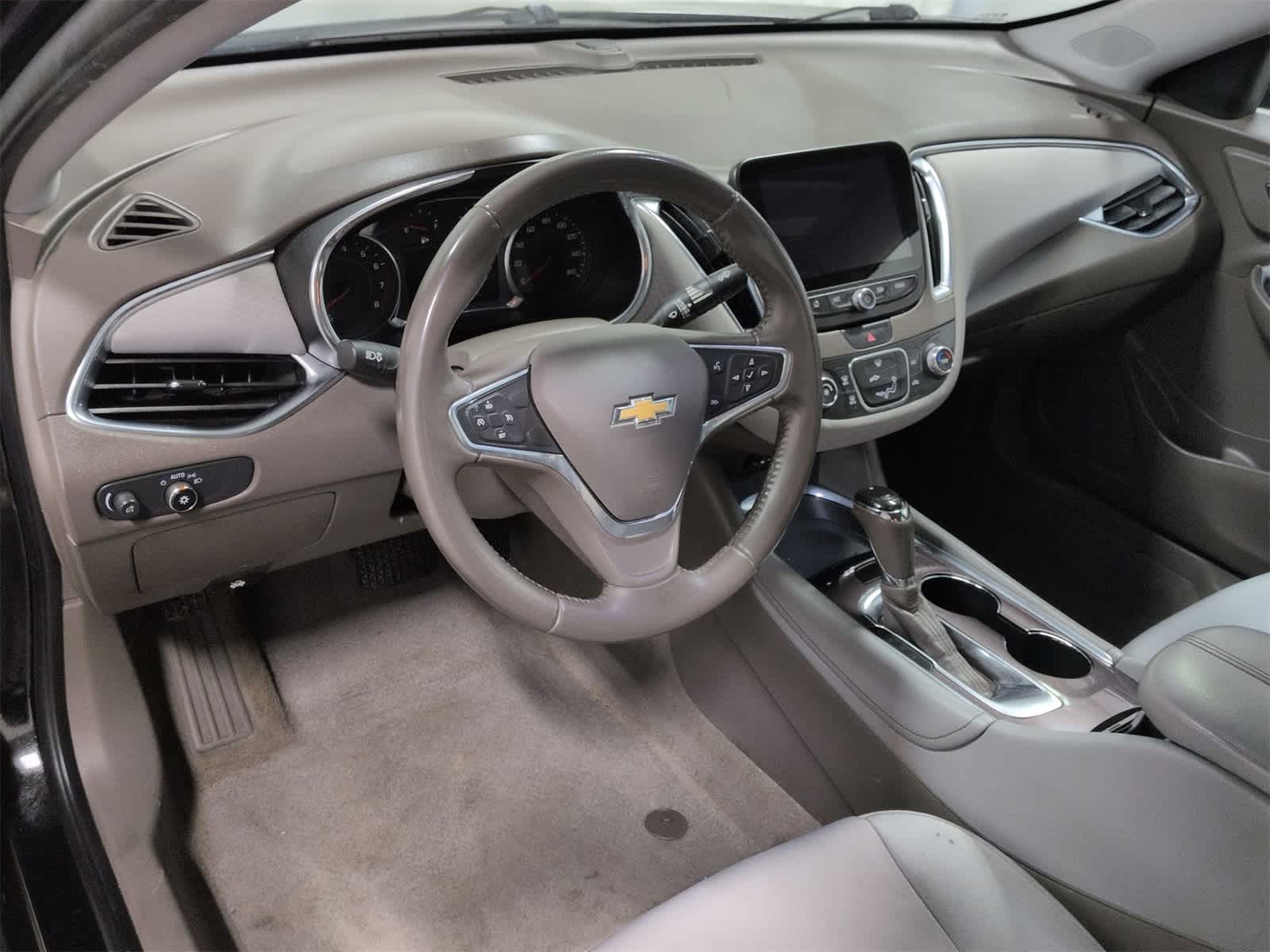 Thumbnail: 2018 Chevrolet Malibu - 10