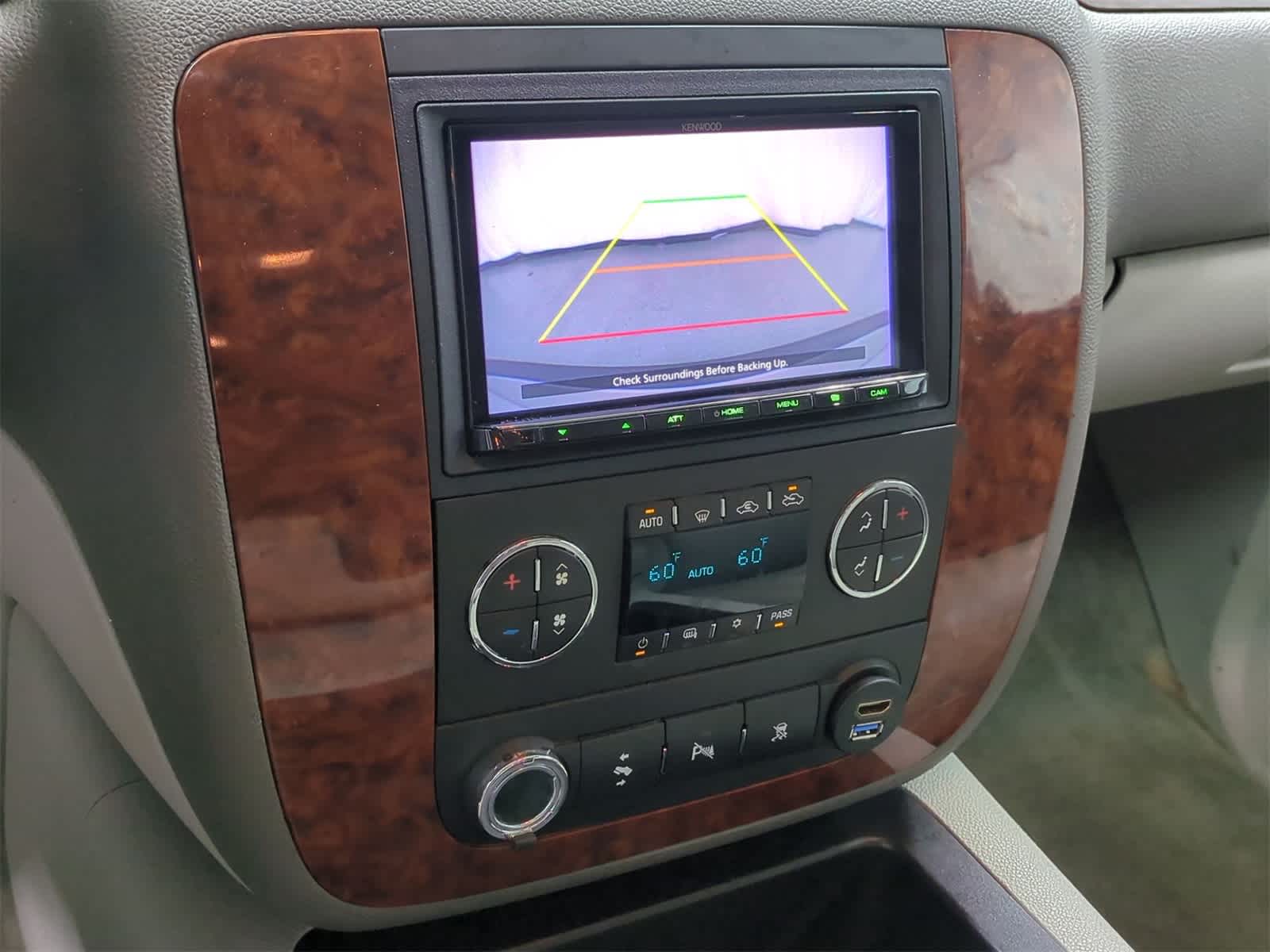 Thumbnail: 2008 Chevrolet Suburban - 28