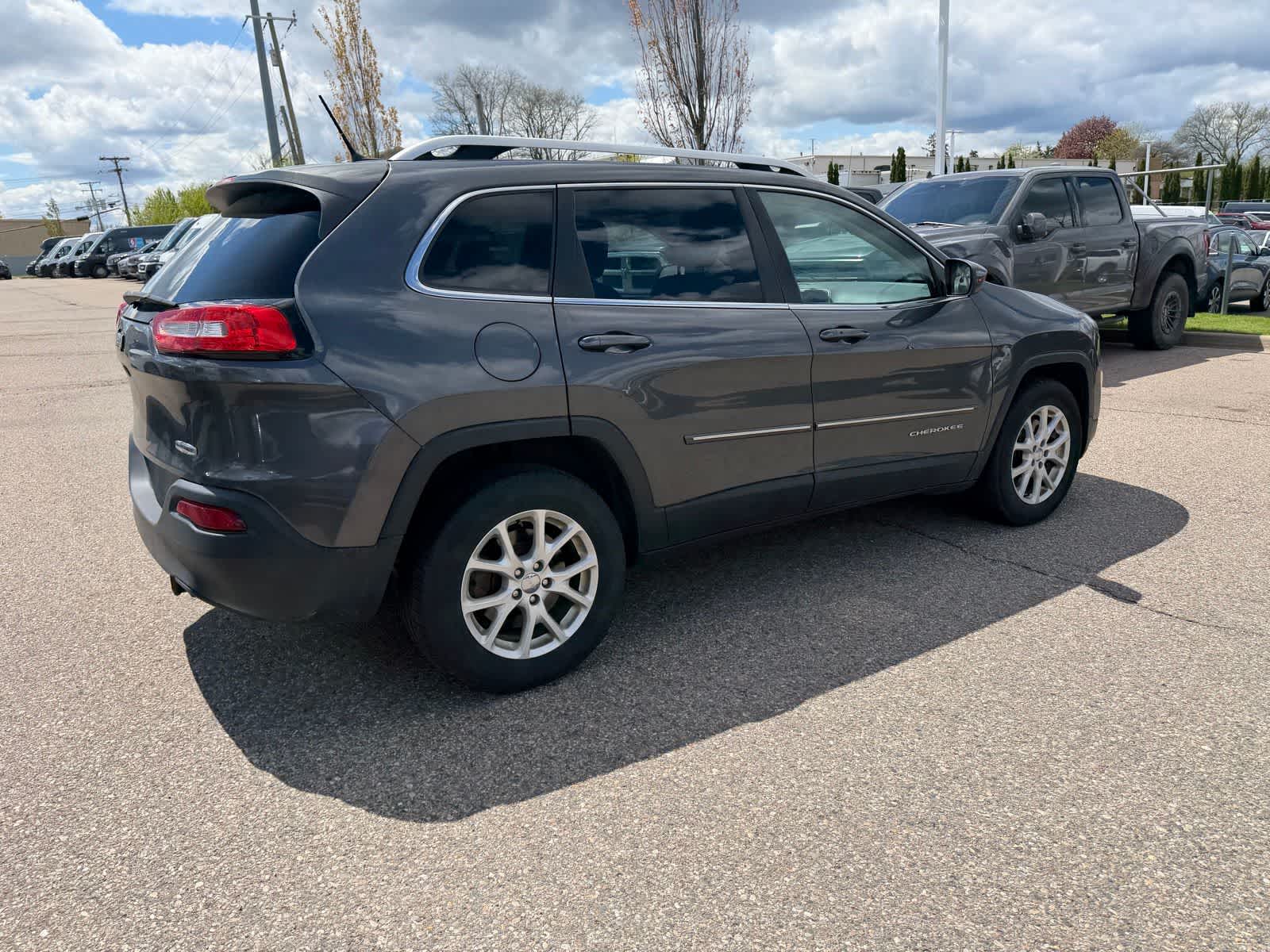 Thumbnail: 2015 Jeep Cherokee - 17