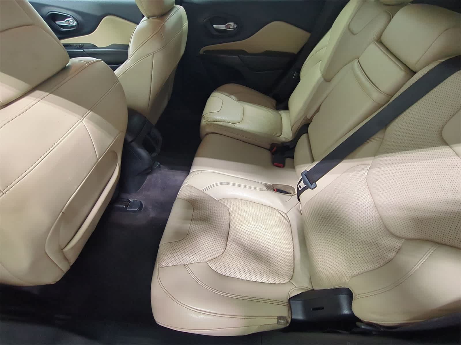 Thumbnail: 2016 Jeep Cherokee - 20