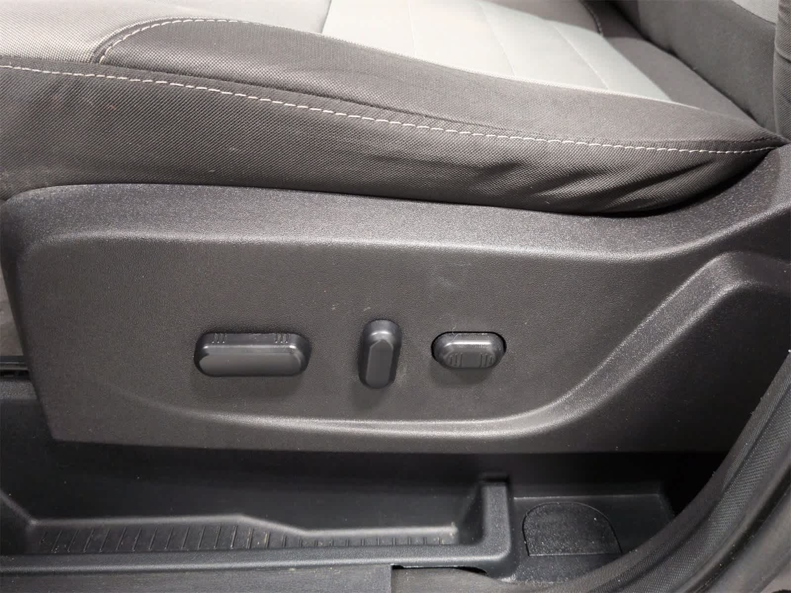 Thumbnail: 2016 Ford Escape - 18