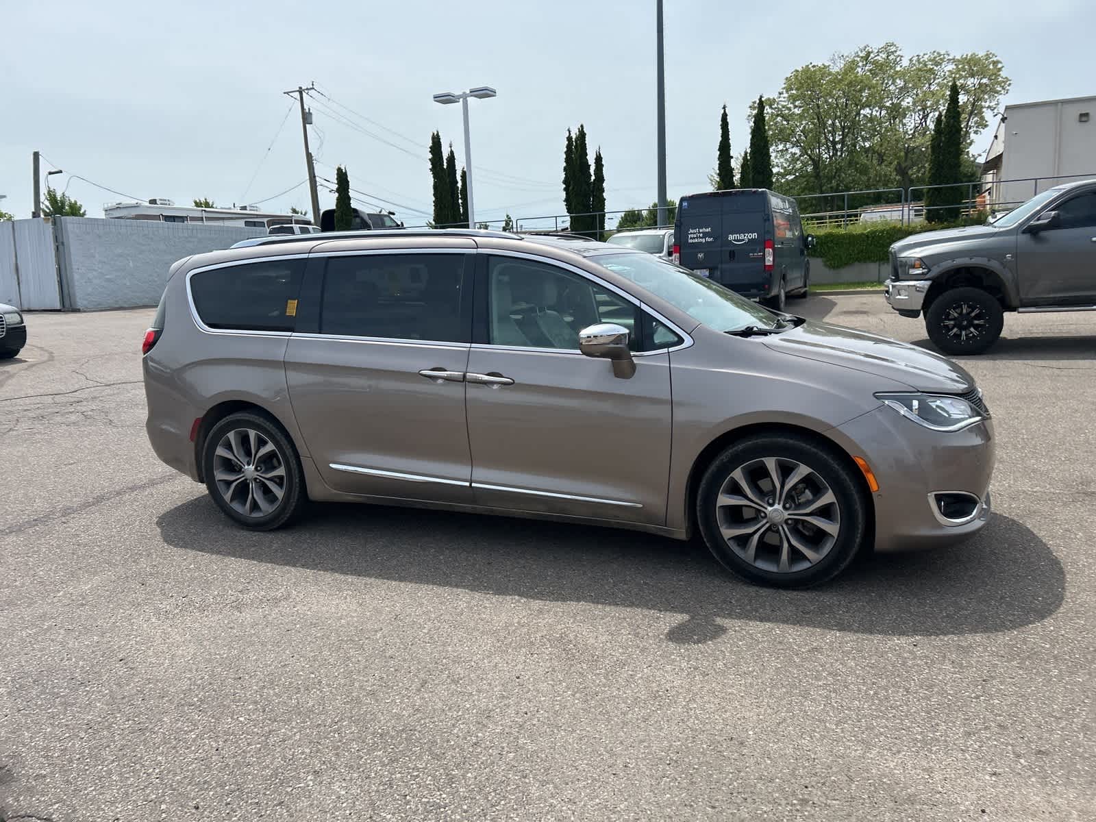 2018 Chrysler Pacifica Limited 11