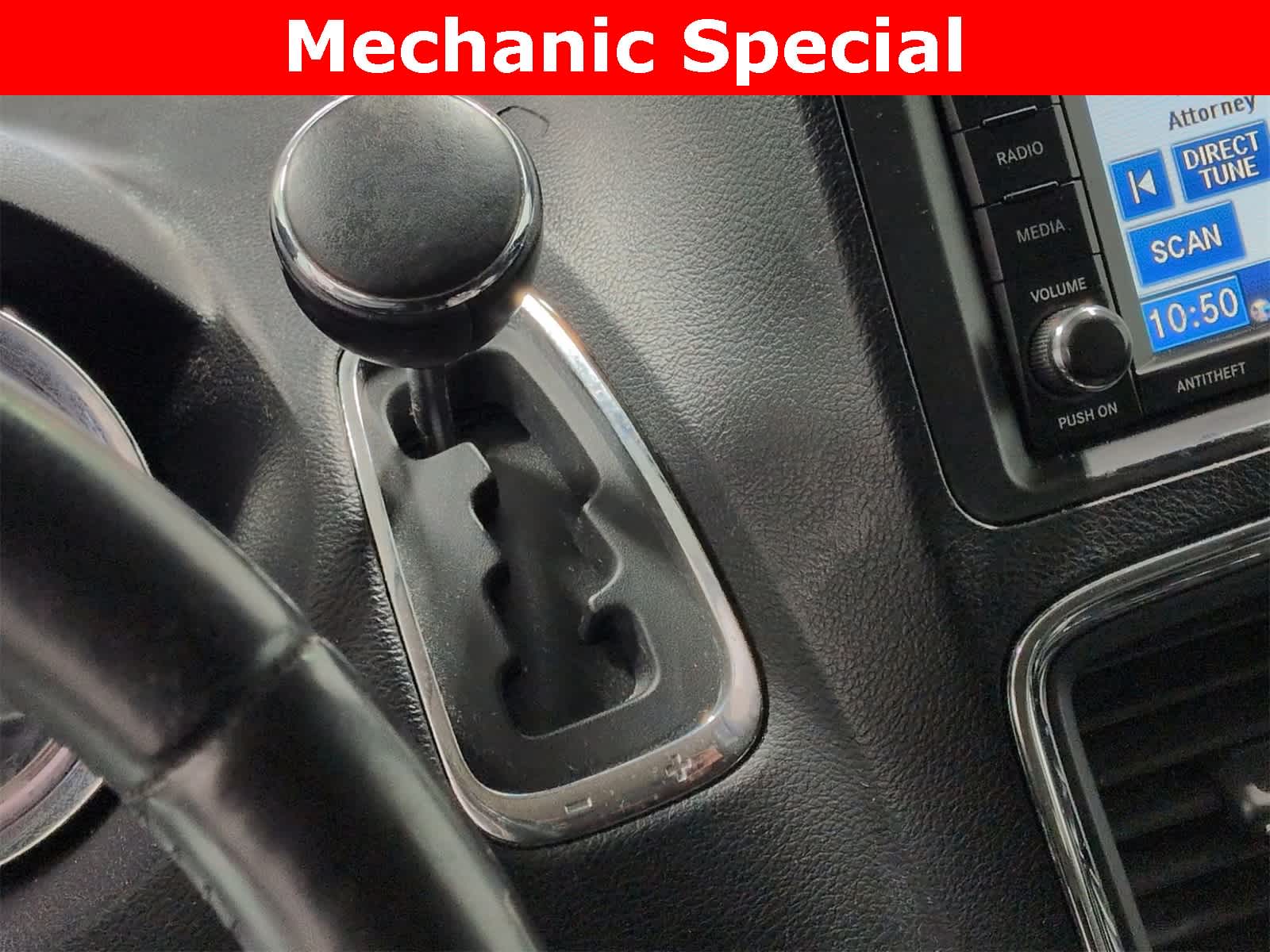 Thumbnail: 2012 Chrysler Town & Country - 32