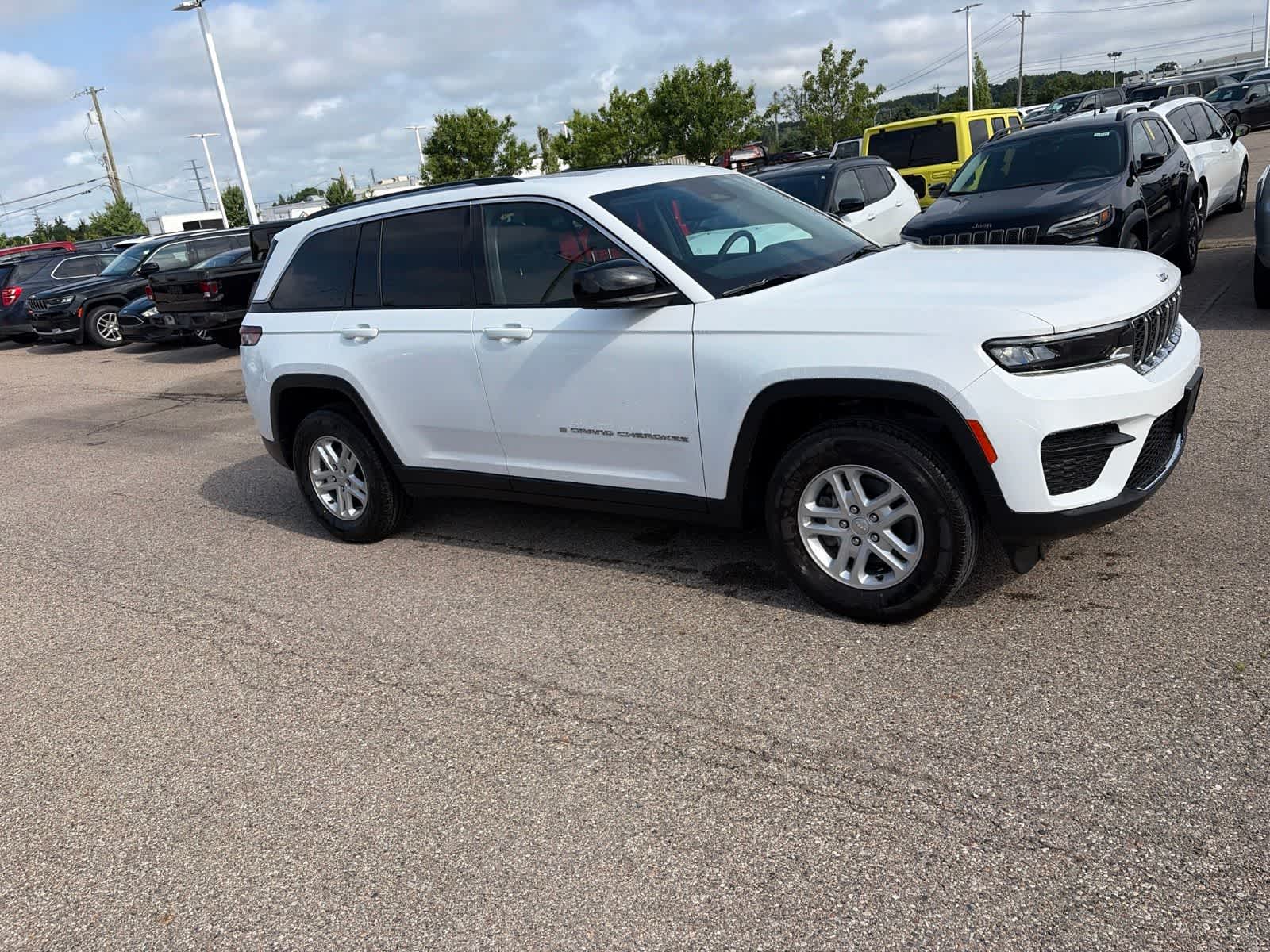 Thumbnail: 2023 Jeep Grand Cherokee - 9