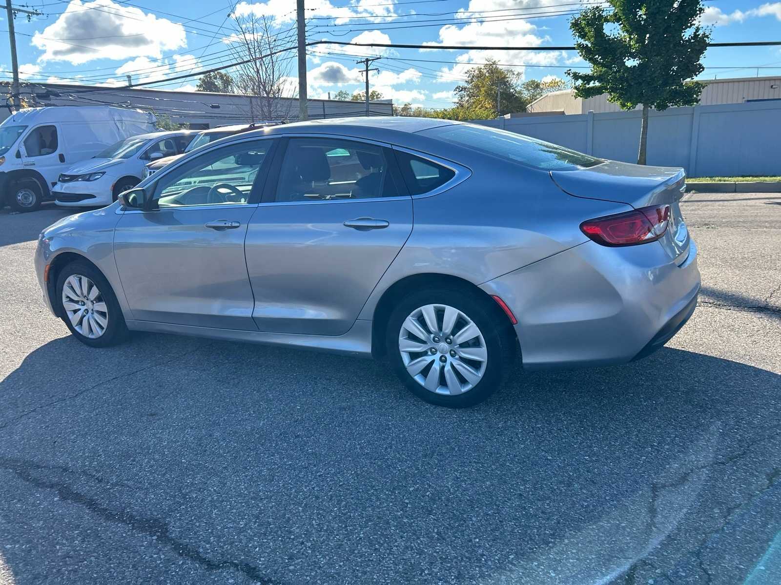 Thumbnail: 2015 Chrysler 200 - 28