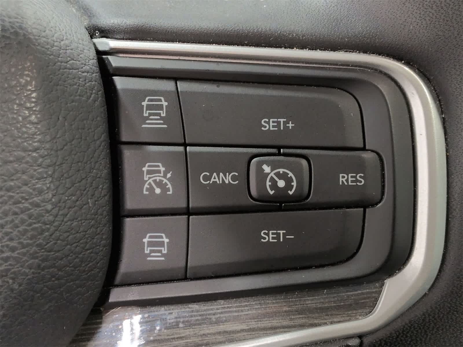 Thumbnail: 2022 Jeep Wagoneer - 27