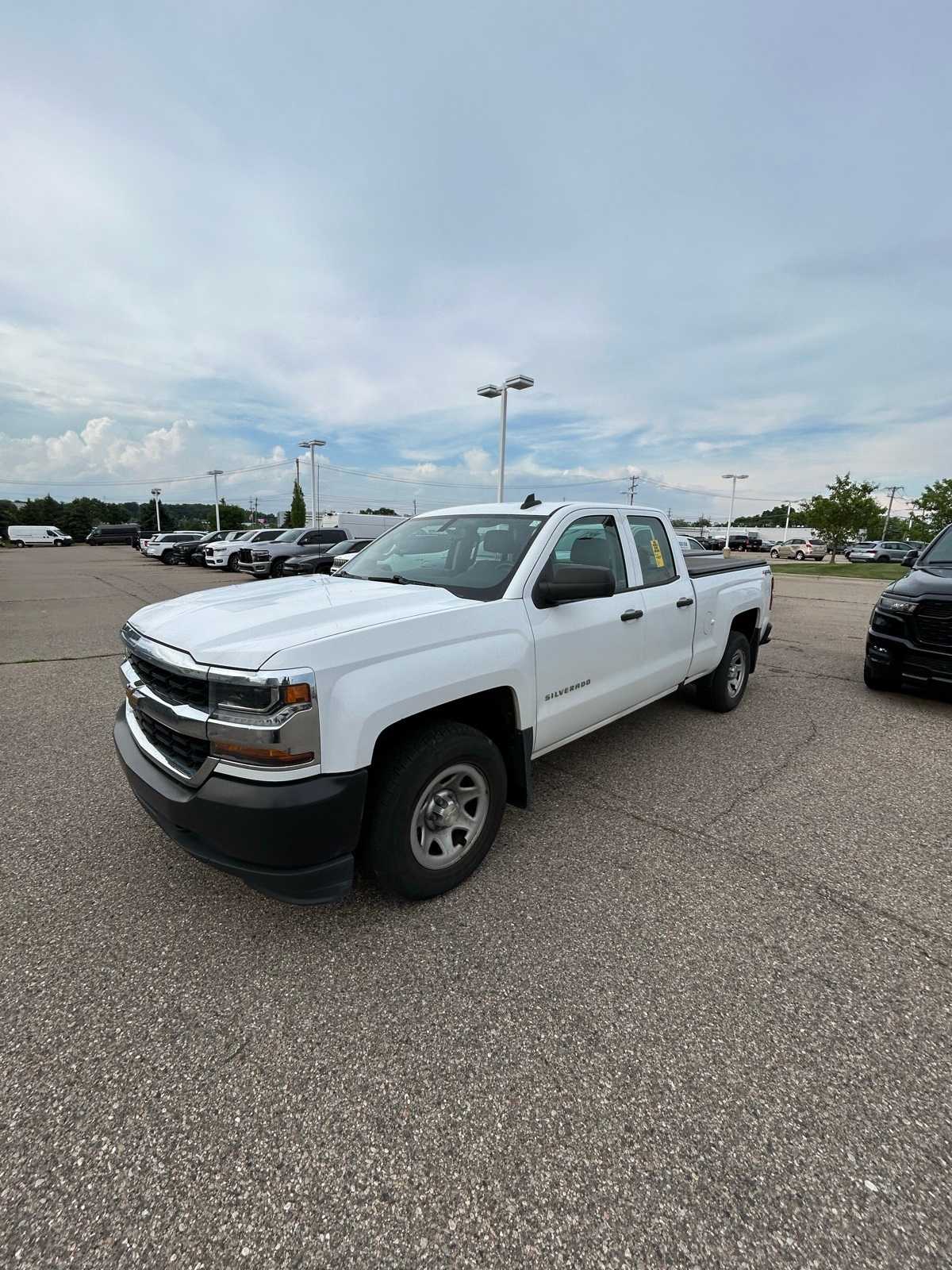 Thumbnail: 2017 Chevrolet Silverado 1500 - 1