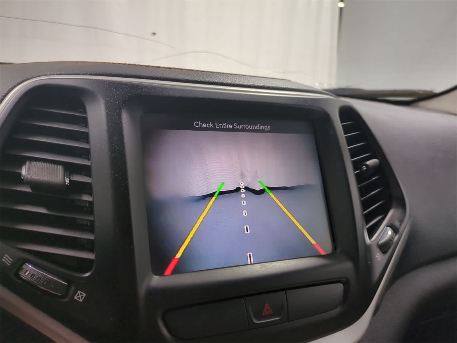 Thumbnail: 2016 Jeep Cherokee - 30