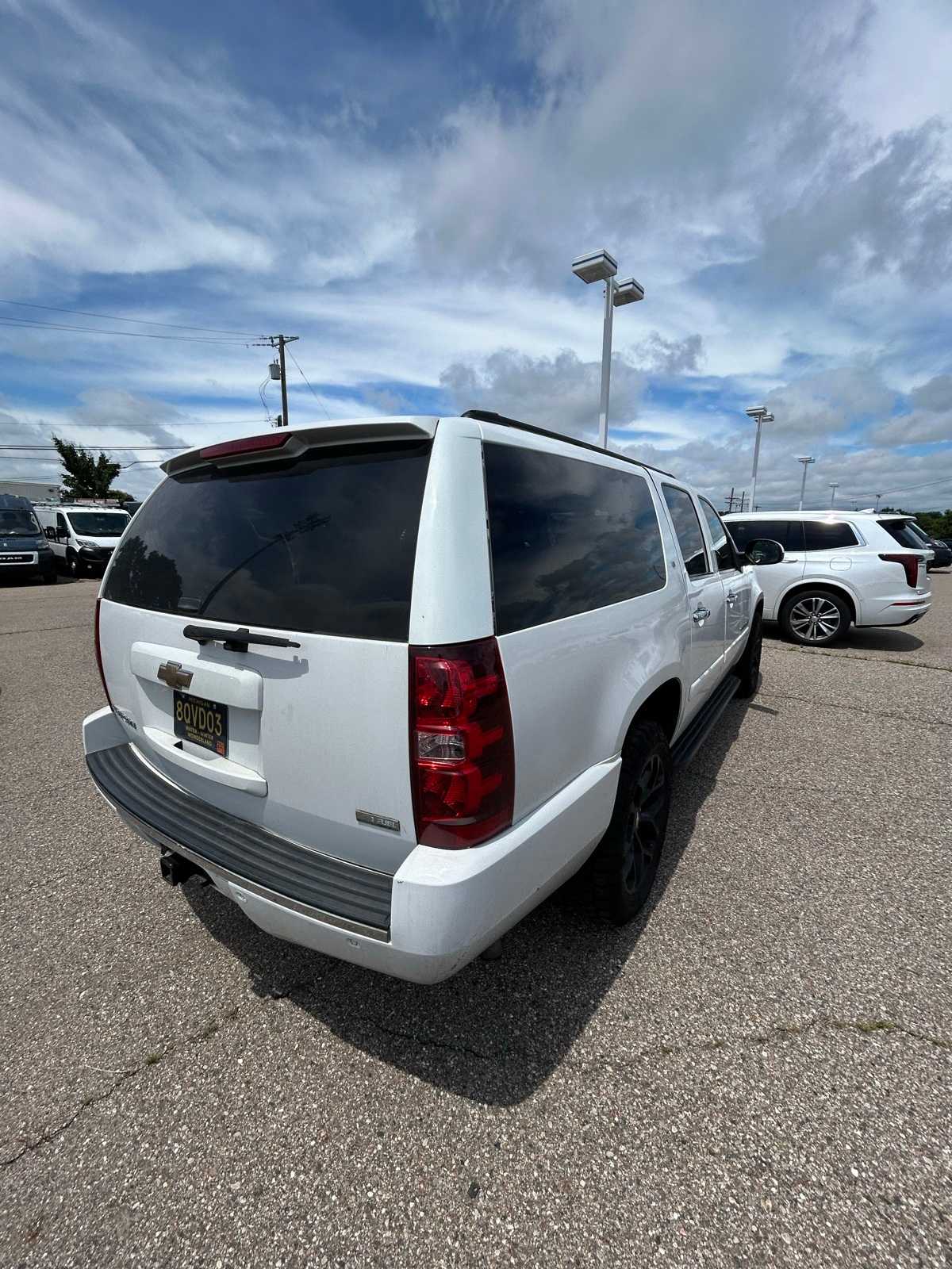 Thumbnail: 2008 Chevrolet Suburban - 19