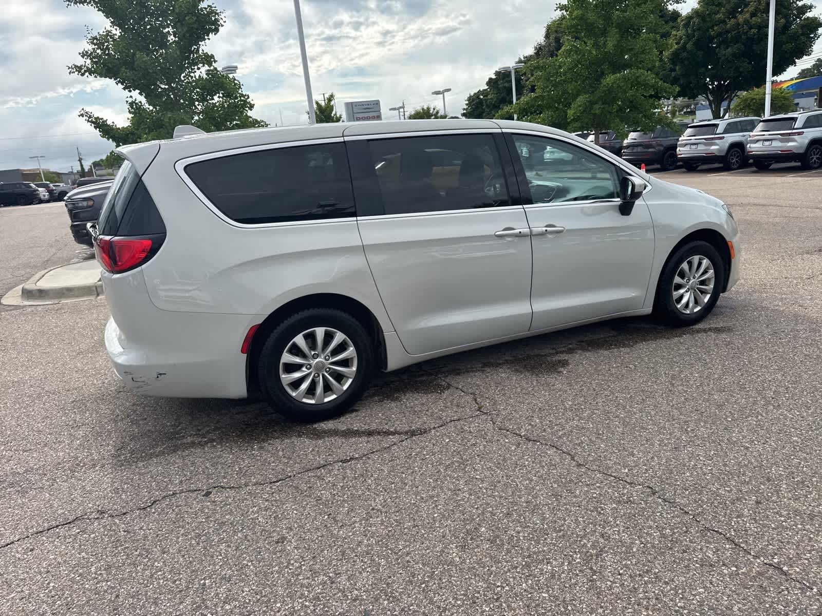 Thumbnail: 2017 Chrysler Pacifica - 15