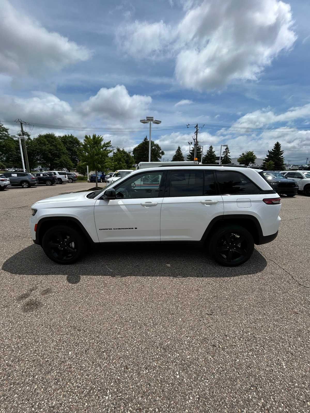 Thumbnail: 2023 Jeep Grand Cherokee - 25