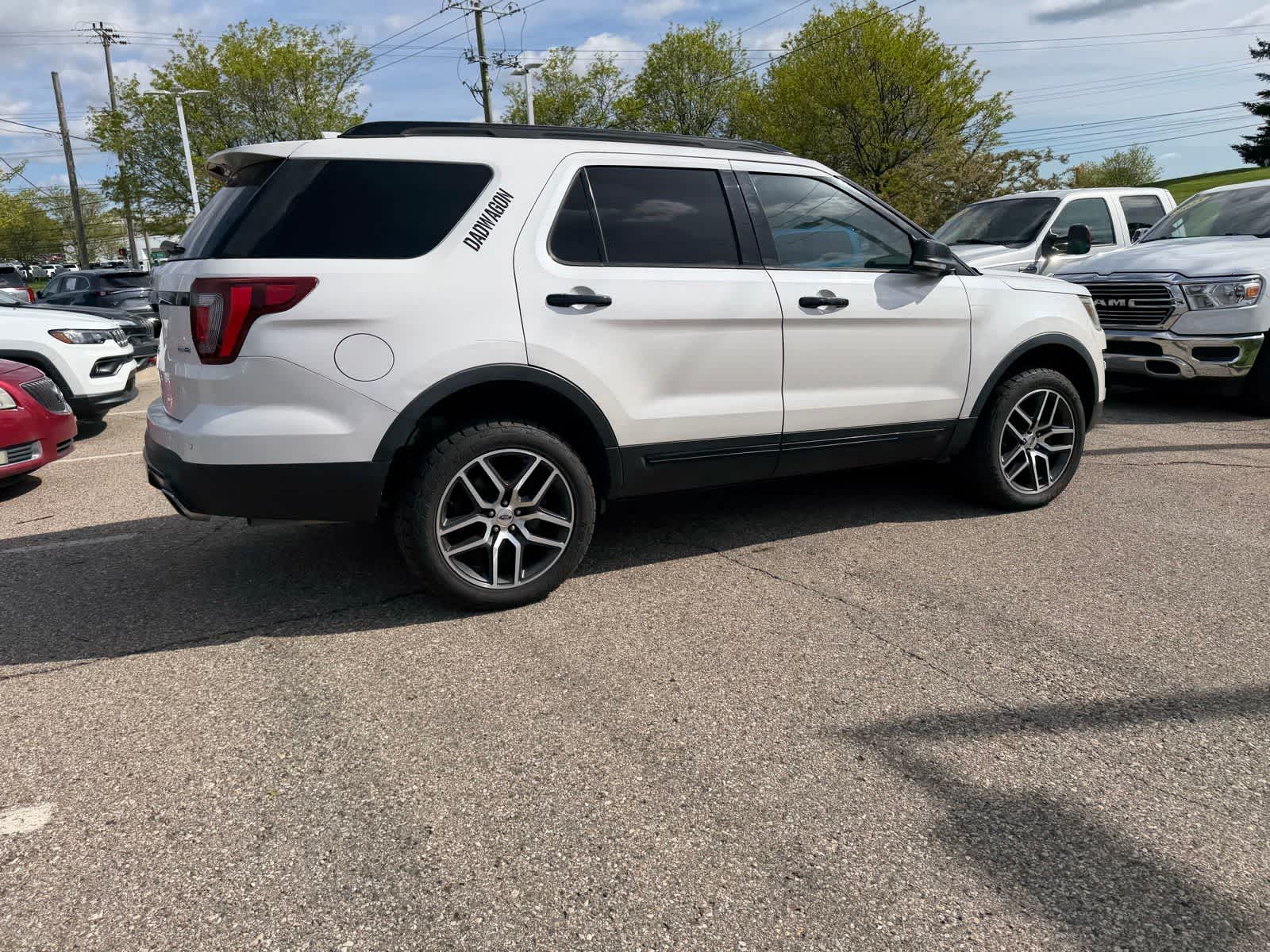 Thumbnail: 2016 Ford Explorer - 14
