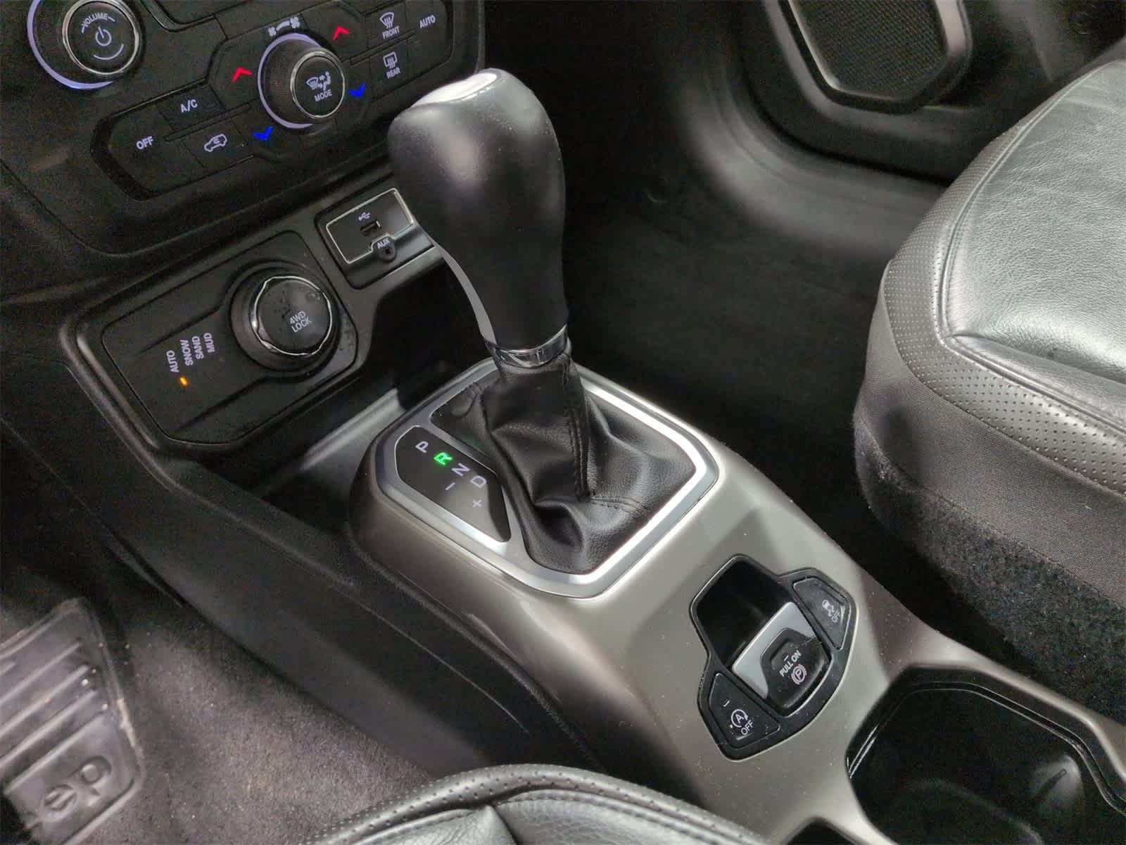 Thumbnail: 2019 Jeep Renegade - 32