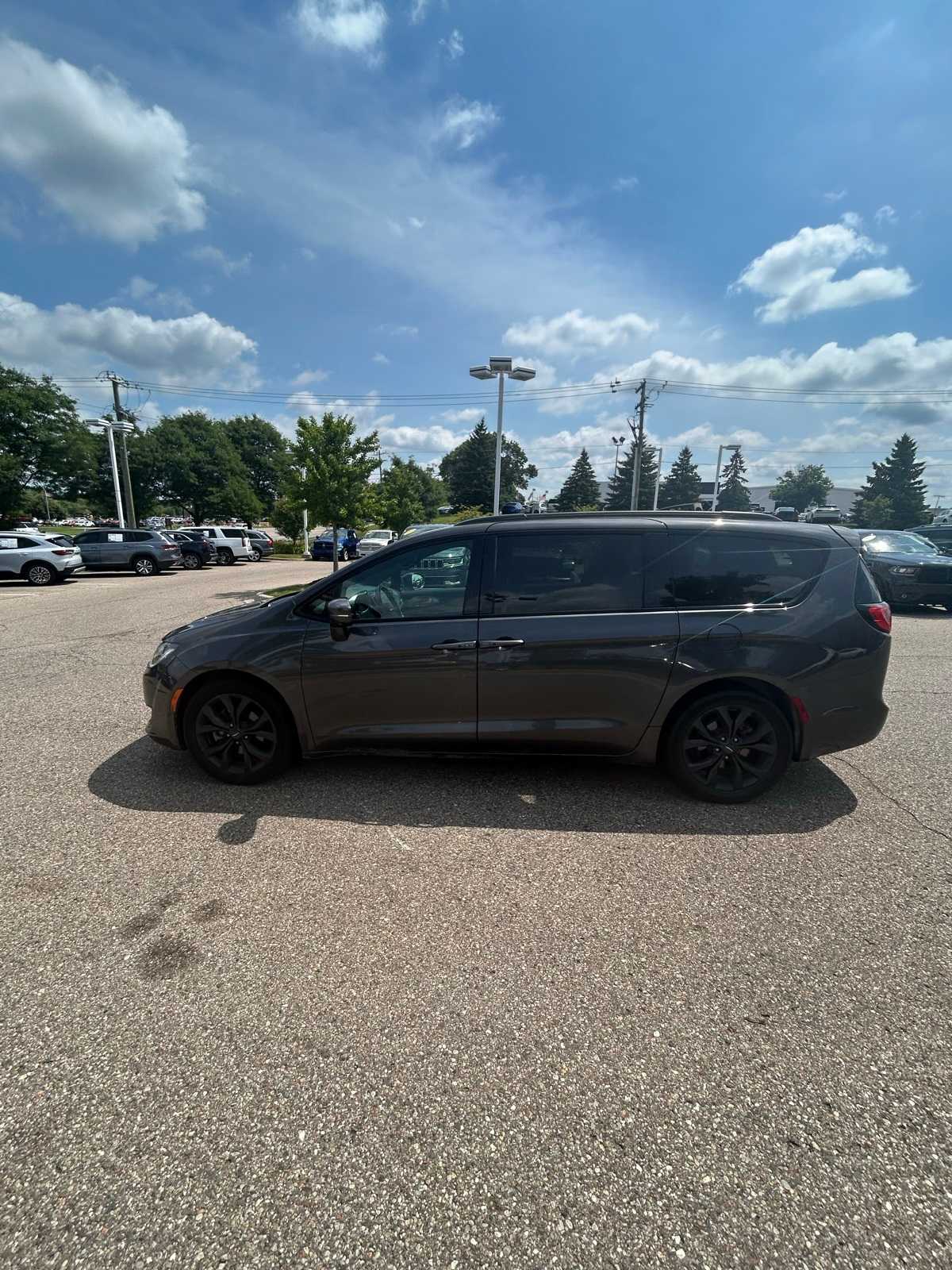 Thumbnail: 2019 Chrysler Pacifica - 25