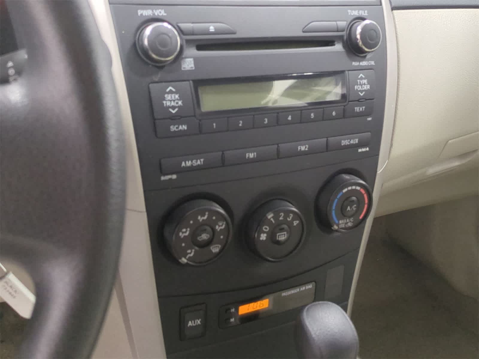 Thumbnail: 2011 Toyota Corolla - 29