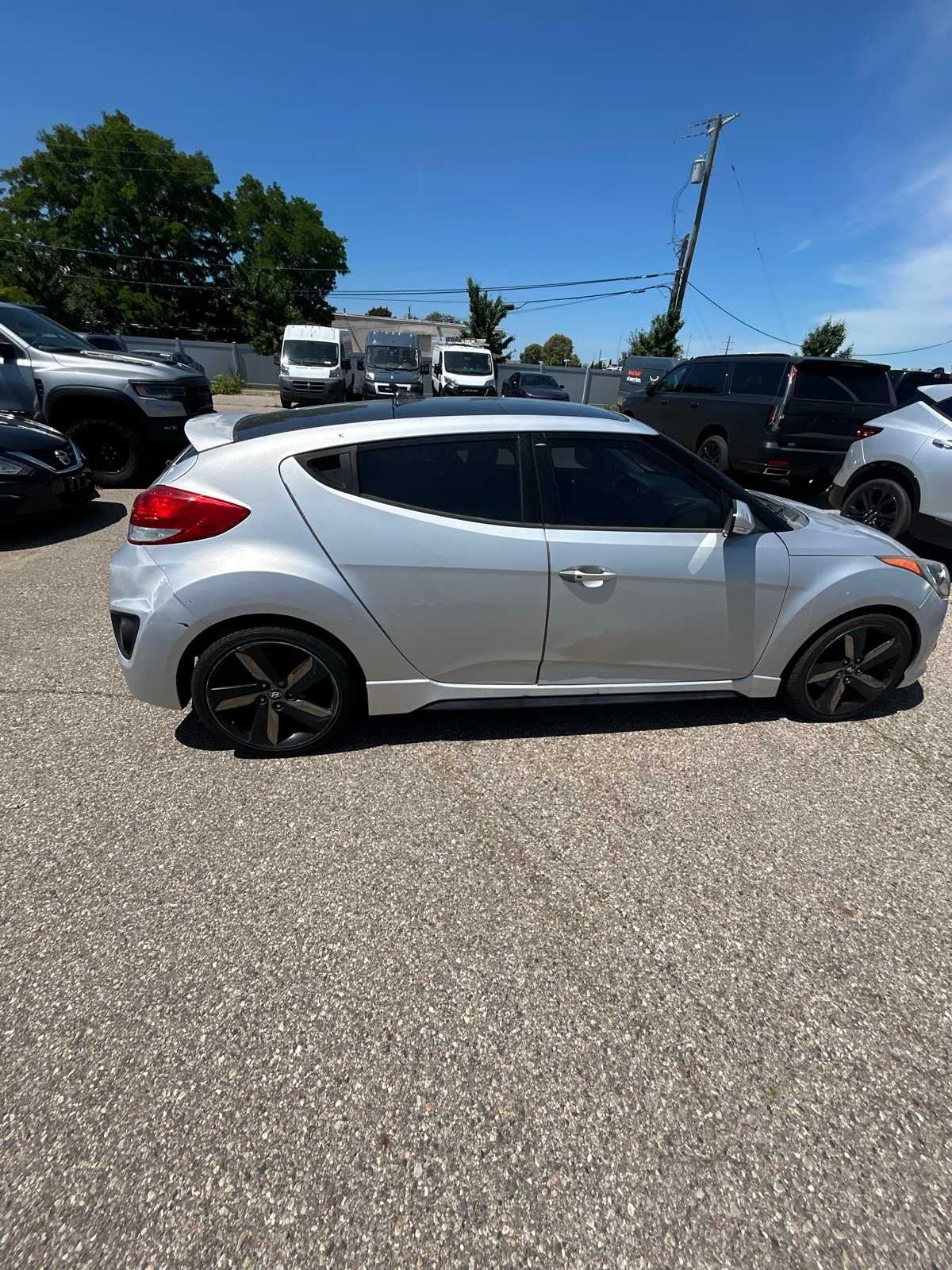 Thumbnail: 2015 Hyundai Veloster - 16