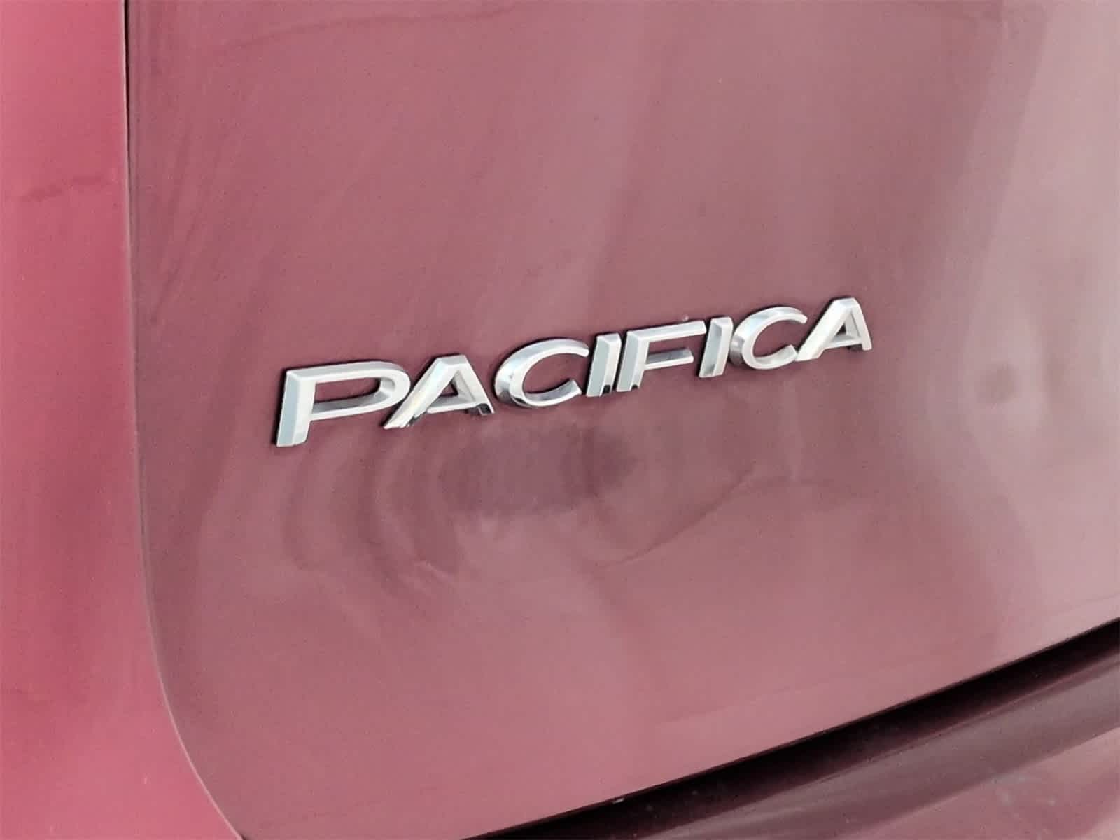 Thumbnail: 2017 Chrysler Pacifica - 13