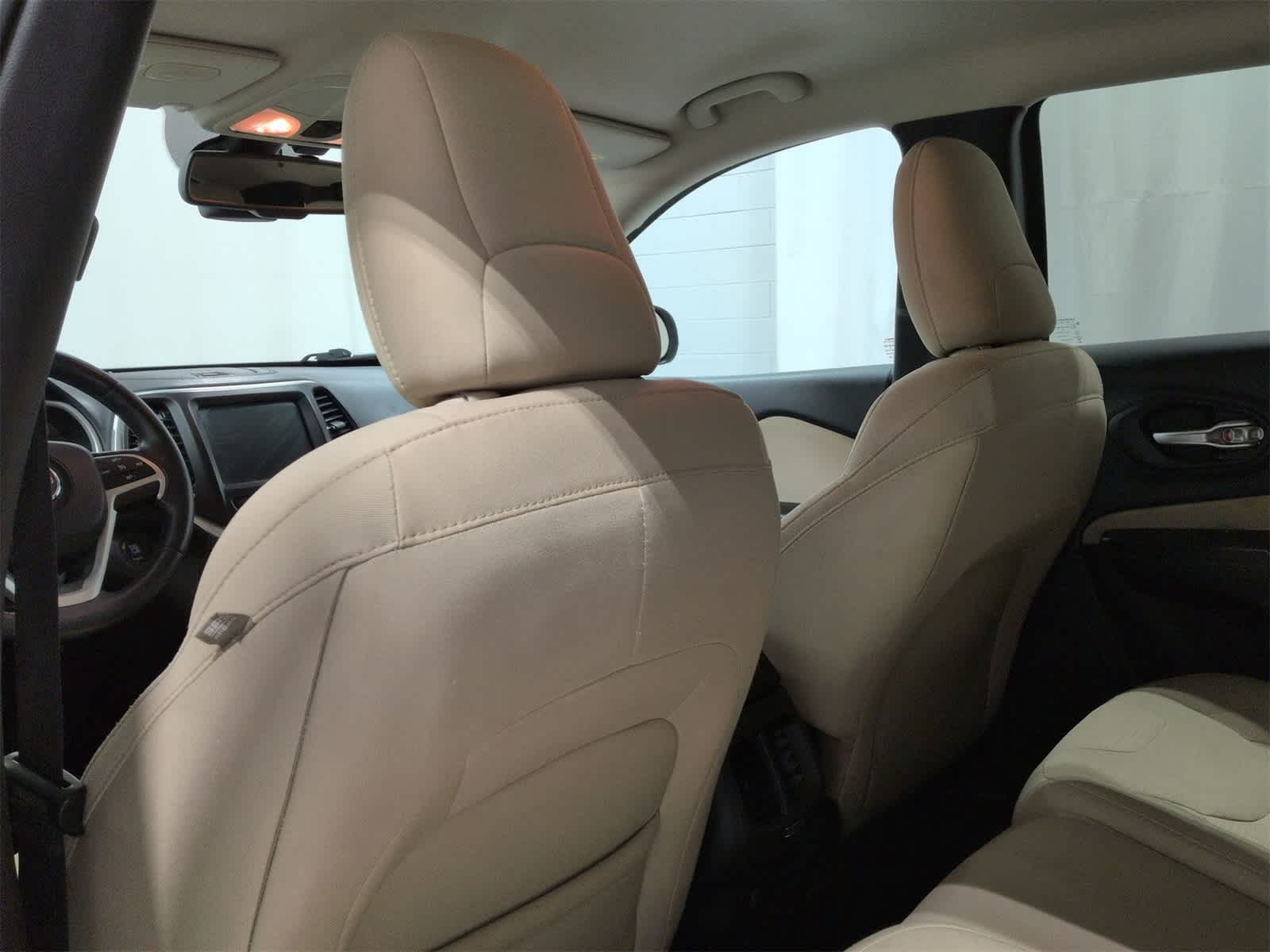 Thumbnail: 2015 Jeep Cherokee - 19