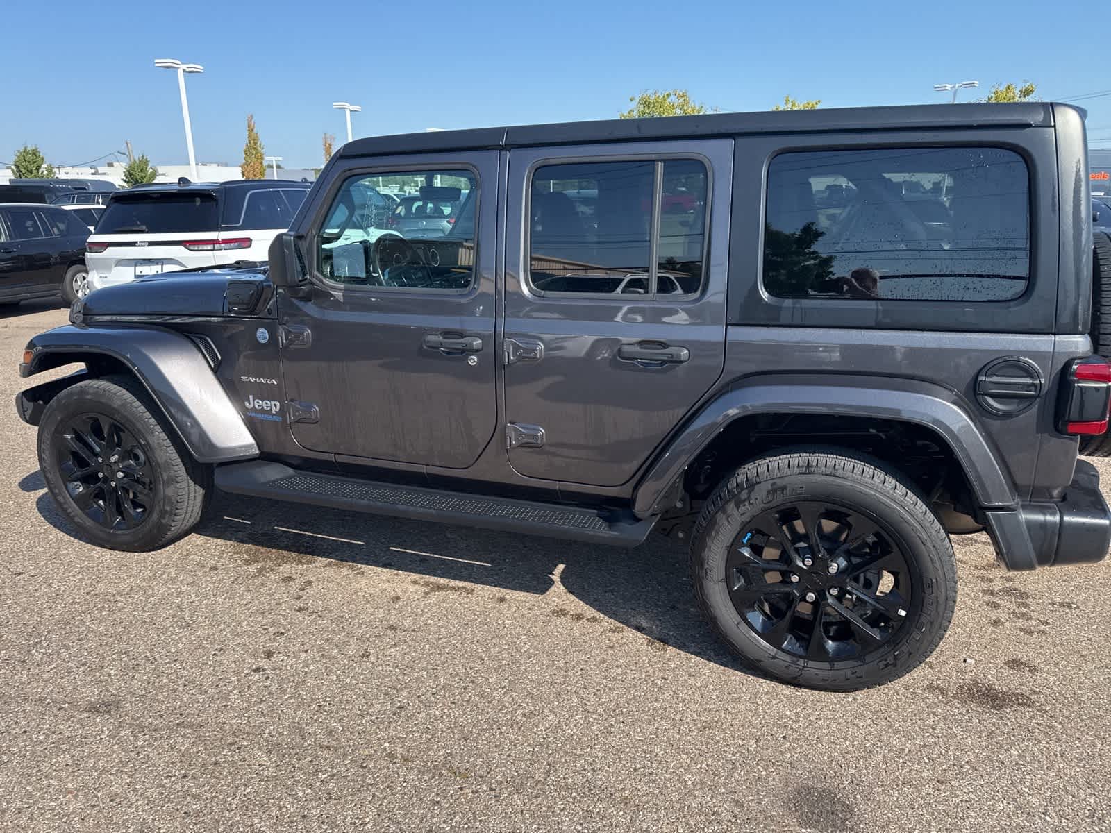 Thumbnail: 2022 Jeep Wrangler - 21