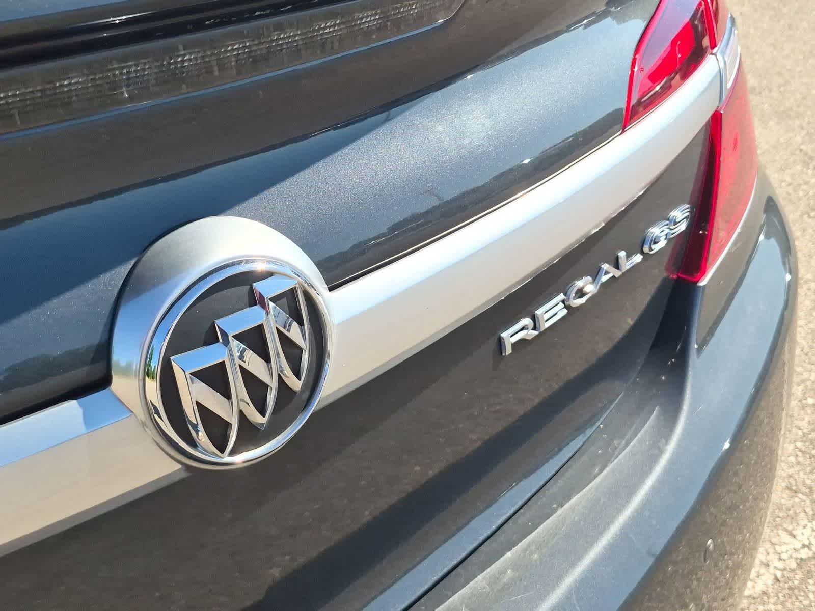 Thumbnail: 2016 Buick Regal - 11