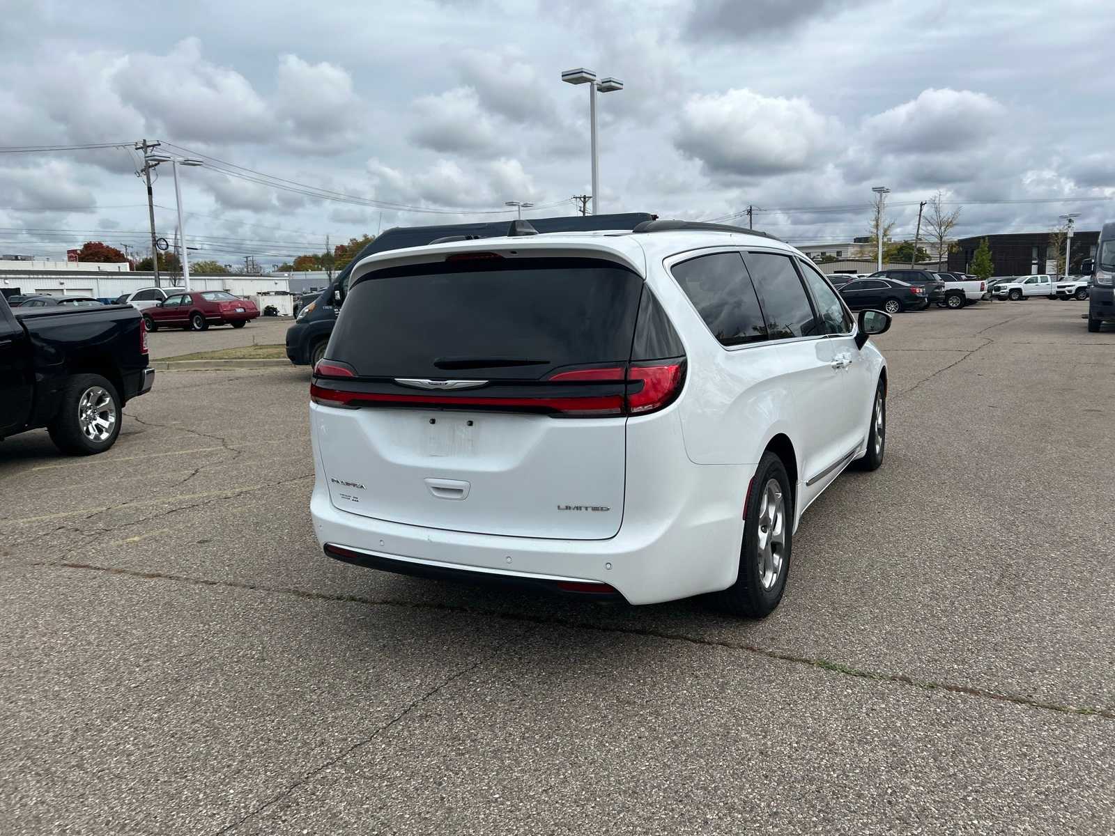 Thumbnail: 2023 Chrysler Pacifica - 22