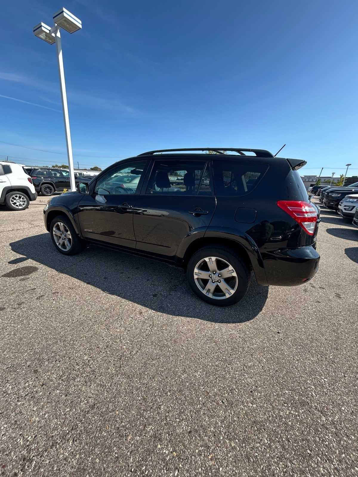Thumbnail: 2010 Toyota RAV4 - 22
