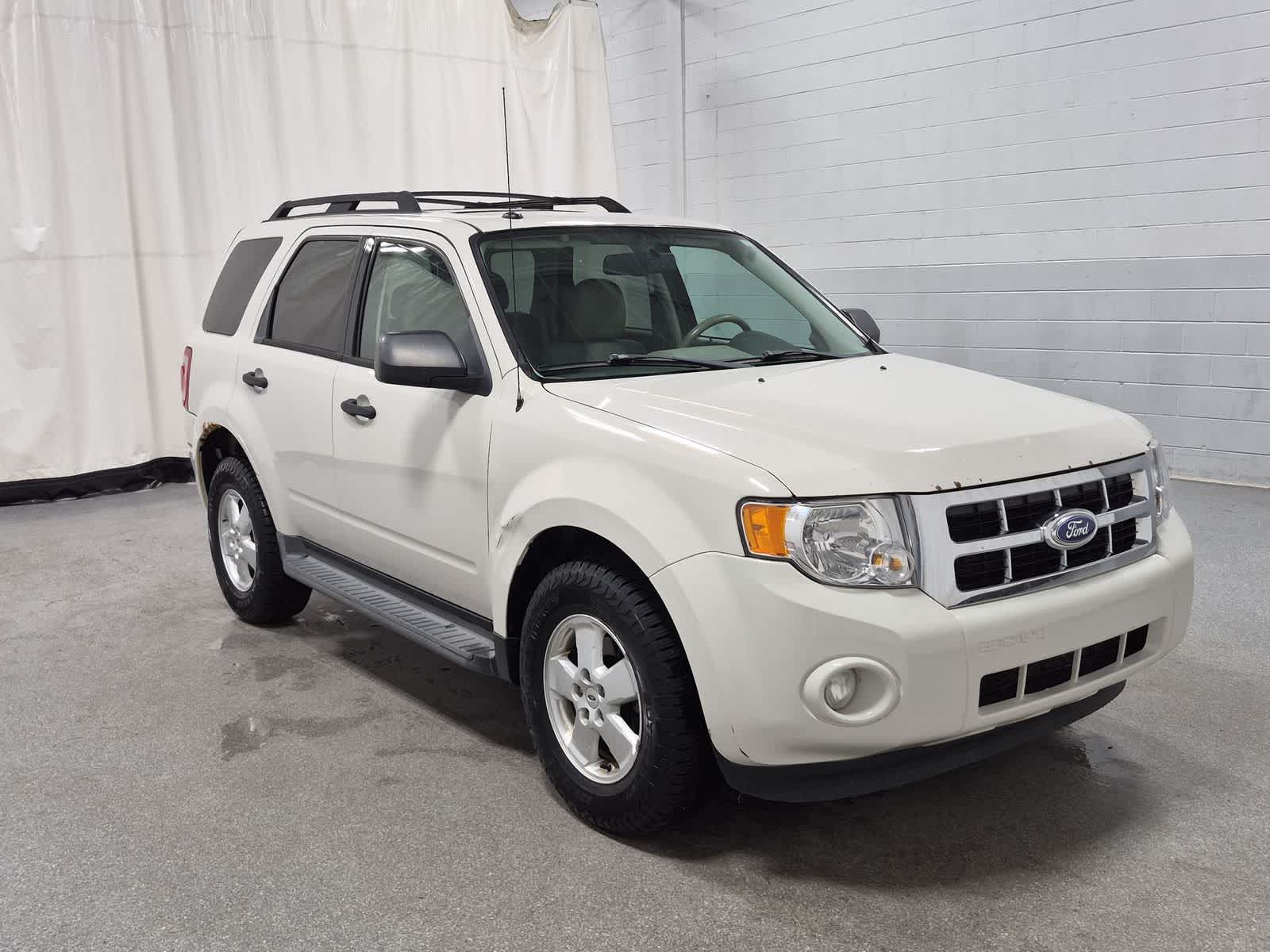 Thumbnail: 2011 Ford Escape - 15