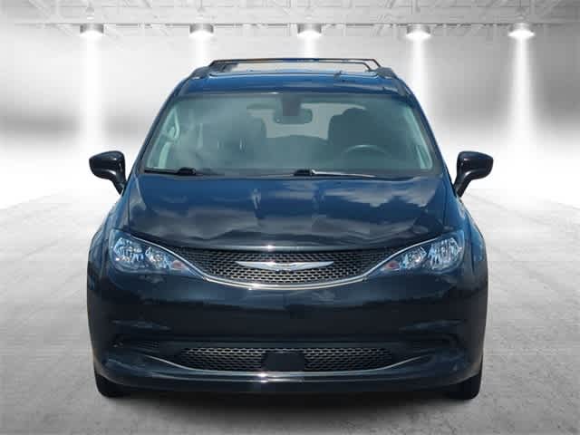 Thumbnail: 2021 Chrysler Voyager - 3