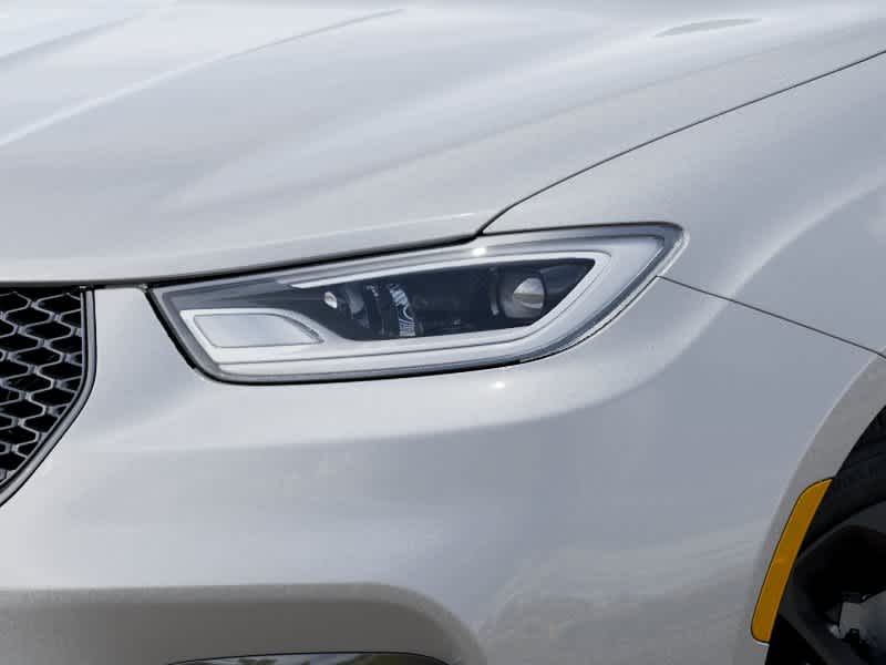 Thumbnail: 2026 Chrysler Pacifica - 10
