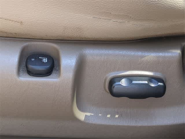 Thumbnail: 2005 Ford Escape - 17