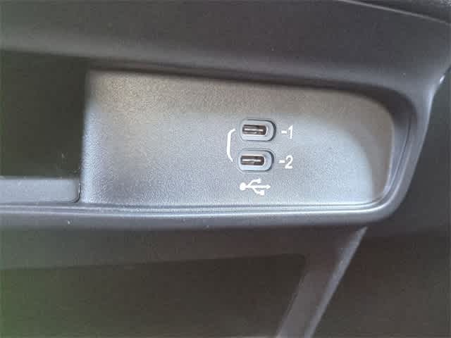 Thumbnail: 2026 Chrysler Pacifica - 32